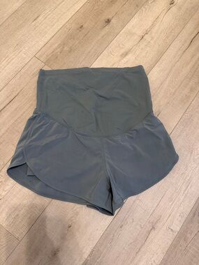 Green over the belly maternity active short